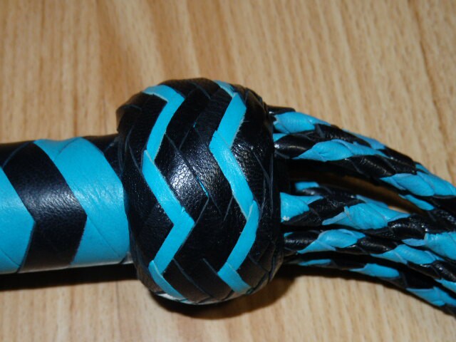 BALL PLAITED FLOGGER