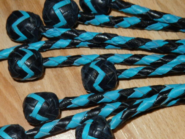 BALL PLAITED FLOGGER