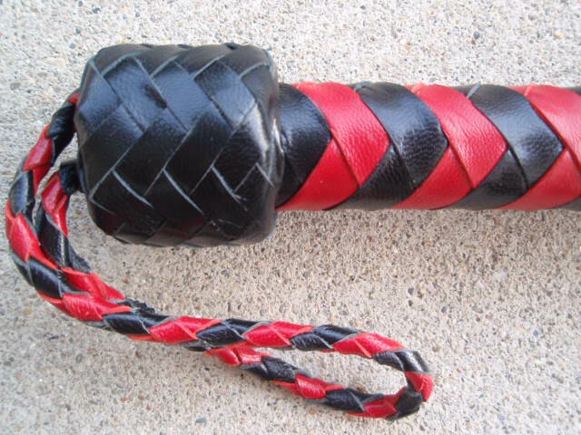 Flogger En Cuir Lourd Noir Et Rouge - 36 Queues - Pour Entraînement équestre Ou Usage Spécifique