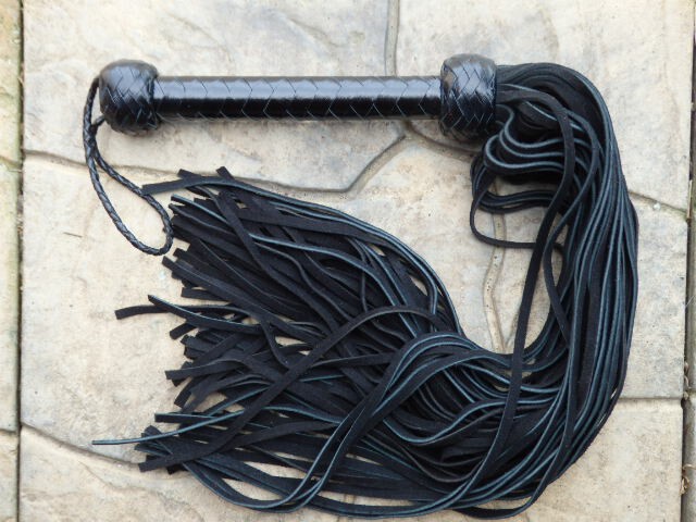 GREAT HORSE TRAINER CAT NEW HEAVY LONG Black Leather Flogger  Metal Handle