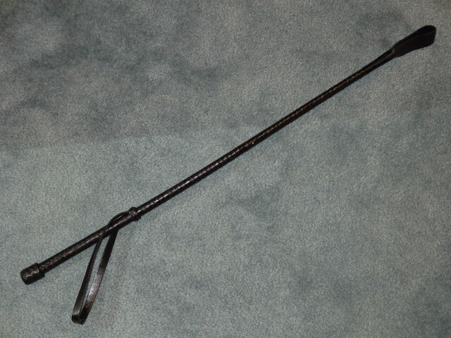 BLACK LEATHER RIDING CROP