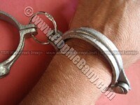 METAL SHACKLES